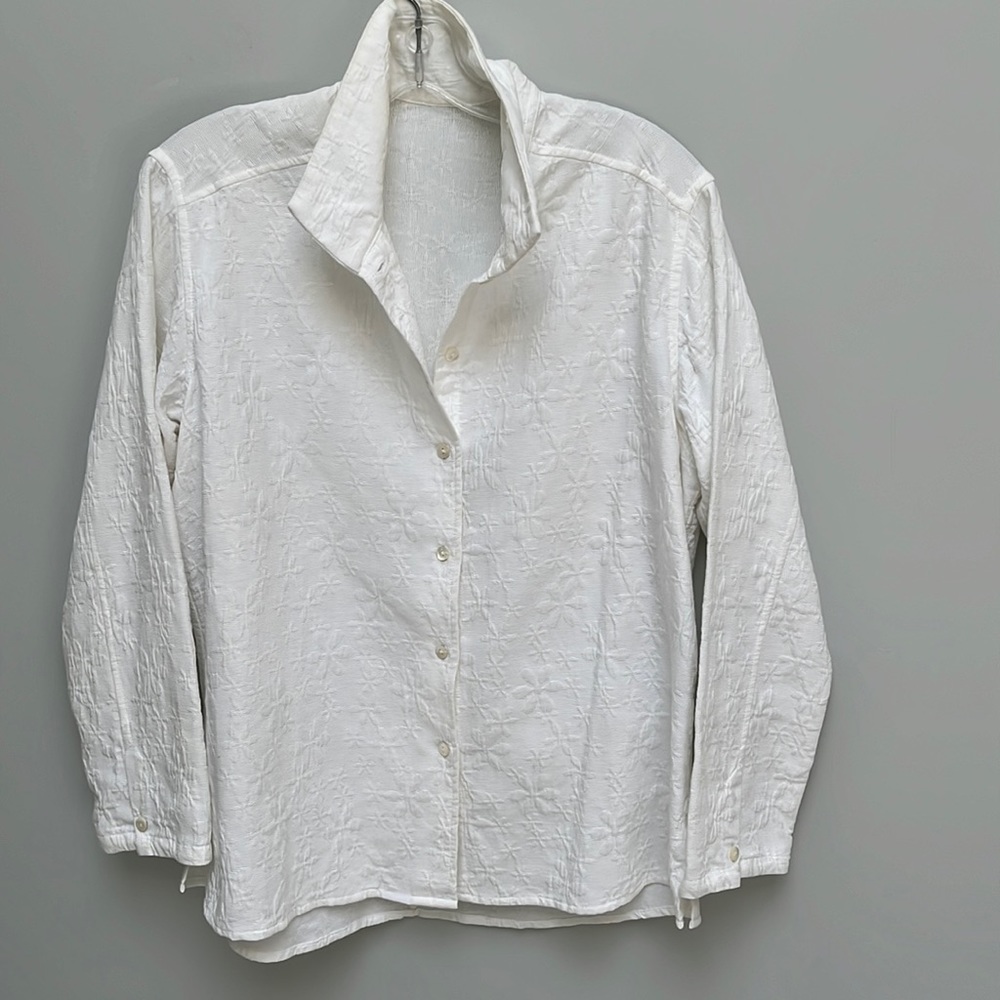 Jill McGowan white blouse with stand up collar. Size L. Very good condition.